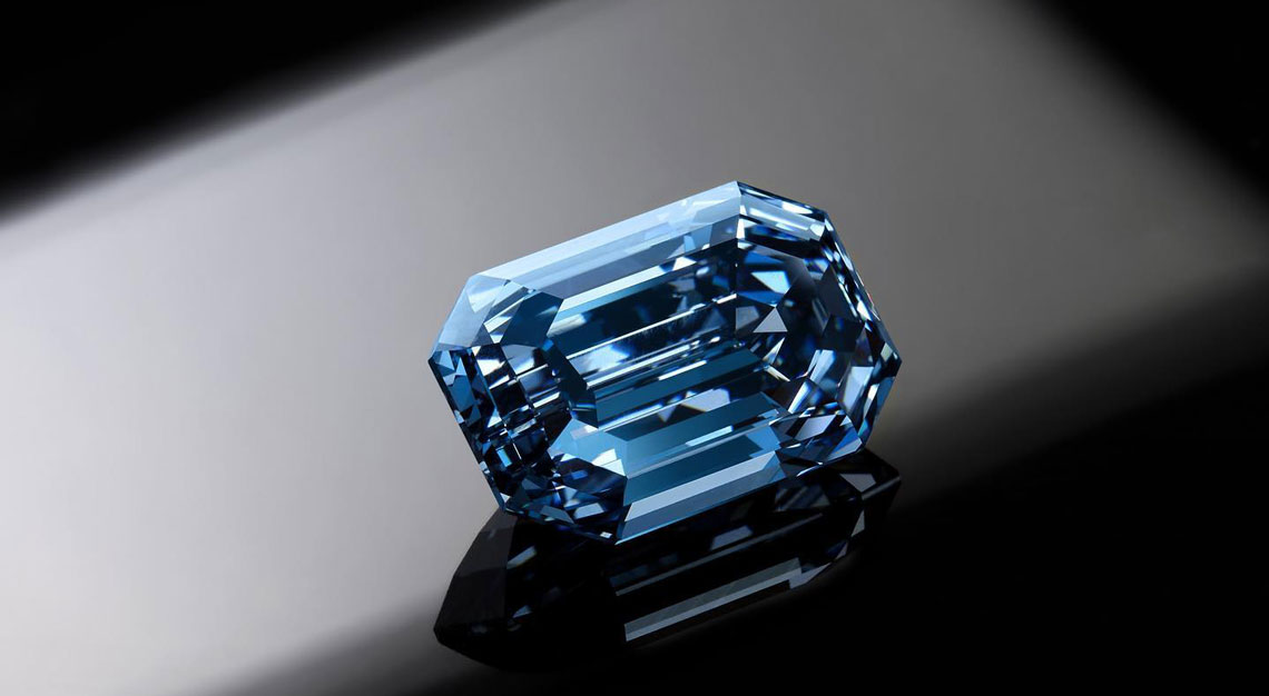 Extraordinary gemstones De Beers Cullinan Blue