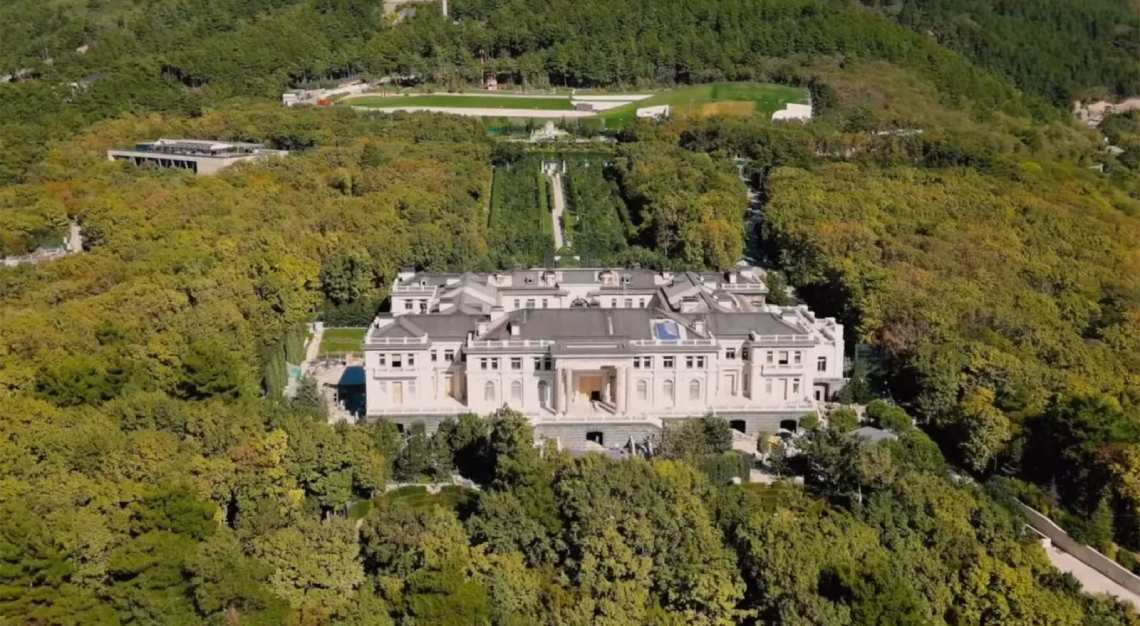 vladimir putin mansion