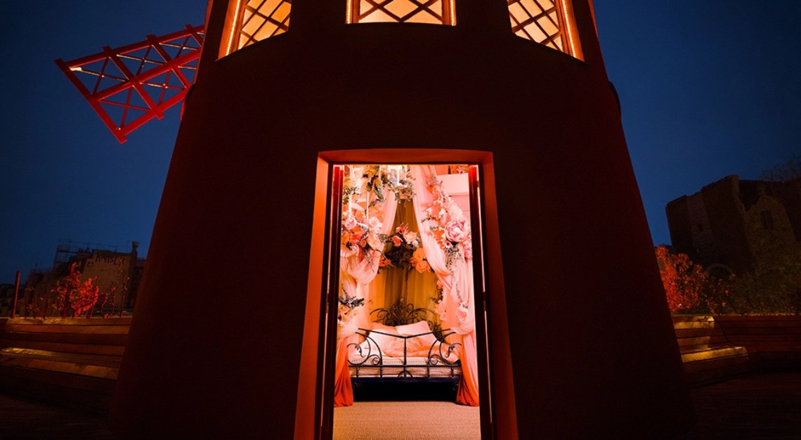 Moulin Rouge Airbnb