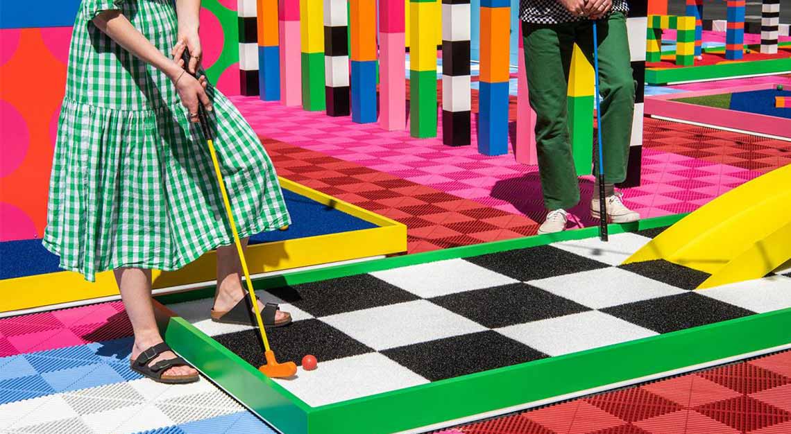 Mini golf with a pop art twist