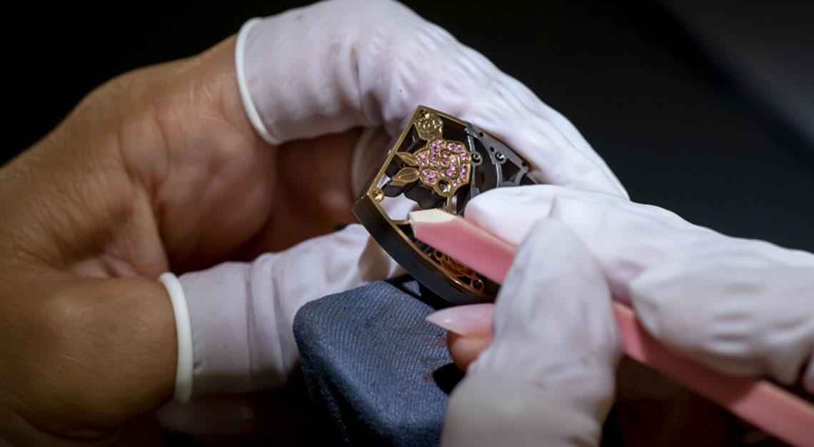 Franck Muller Vanguard Rose Skeleton black diamonds gem setting 1