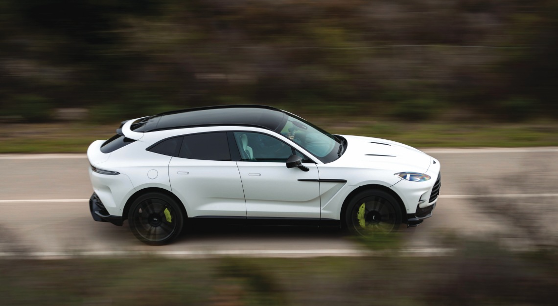 aston martin dbx707