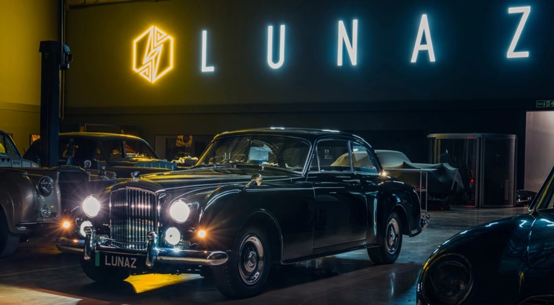 Lunaz Design 1961 Bentley Restomod