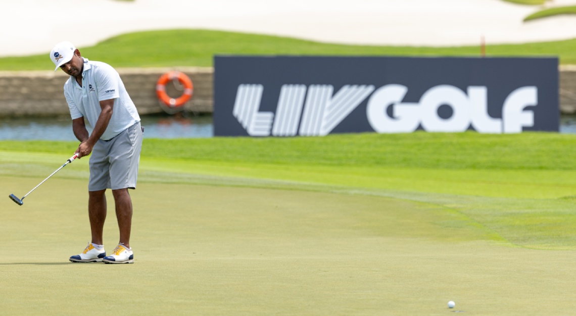 Anirban Lahiri of Crushers GC putts on the 15th green during the first round of Liv Golf Singapore at Sentosa Golf Club