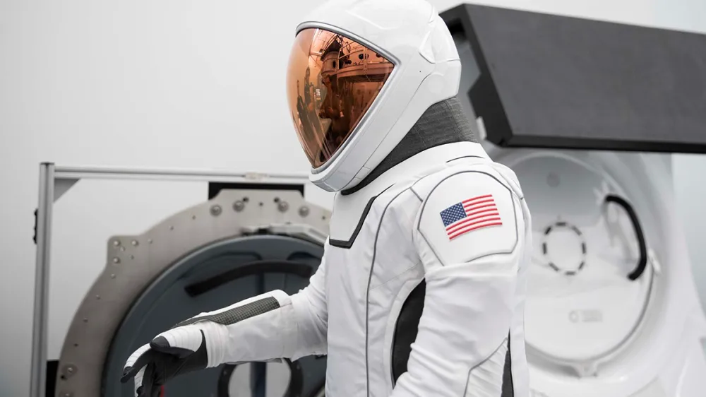 SpaceX new high-tech space suit for Polaris Dawn mission