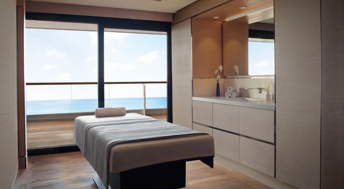 Ritz-Carlton Yacht Collection Evrima