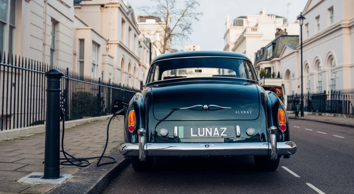 Lunaz Design 1961 Bentley Restomod 