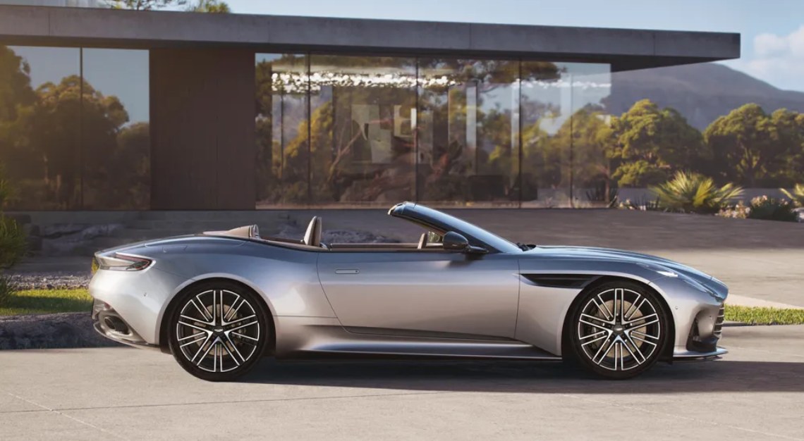 Aston Martin DB12 Volante