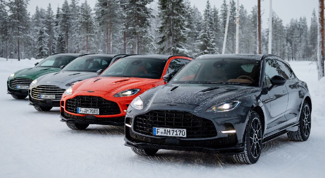 Aston Martin DBX707