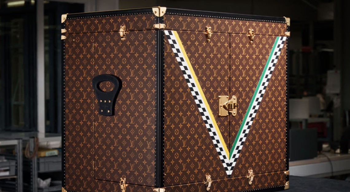 louis vuitton trophy trunk
