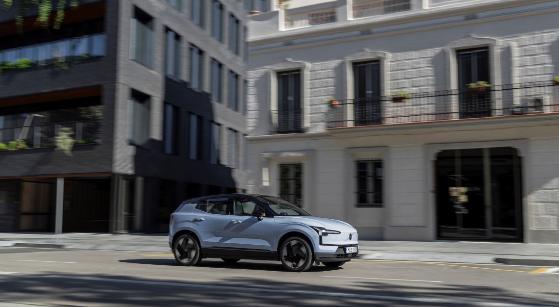2024 volvo ex30 street